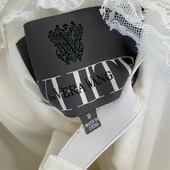 A VINTAGE VERA WANG WEDDING DRESS - Picture 7 of 7